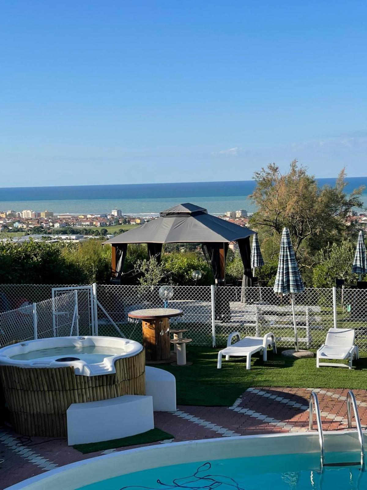 B&B Villa Alma San Costanzo Bagian luar foto
